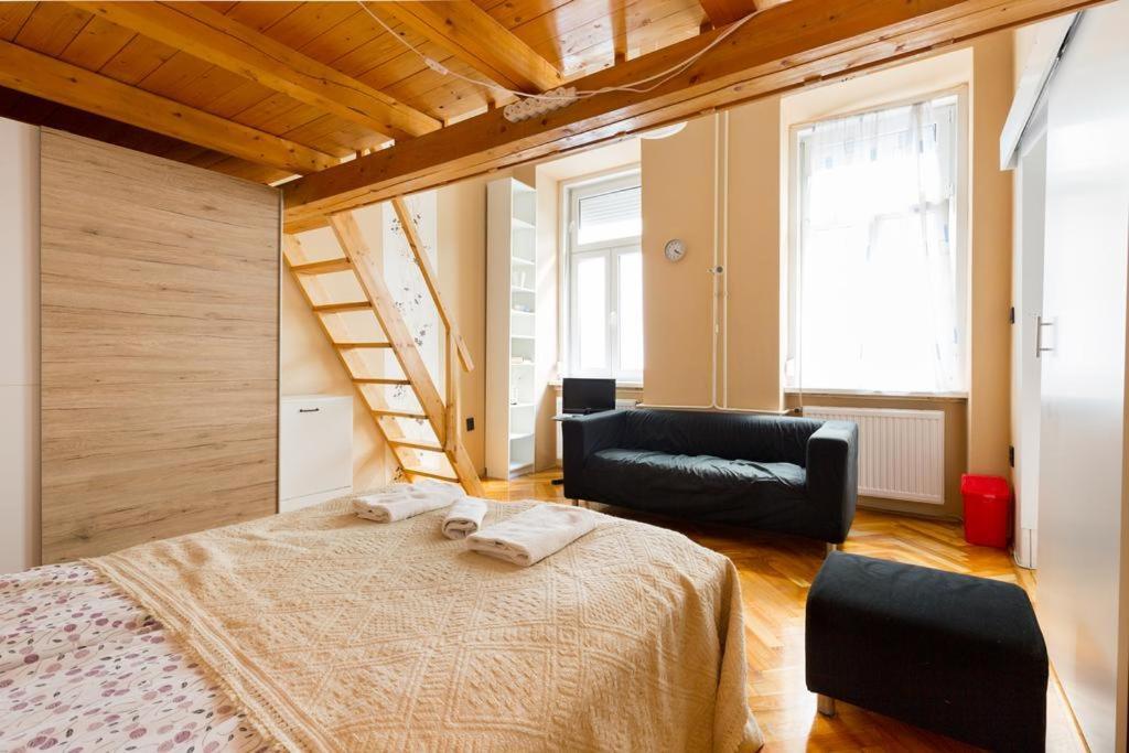 Szentkiralyi 5 - Double Basic In The City Center - Self-Check-In Будапеща Екстериор снимка